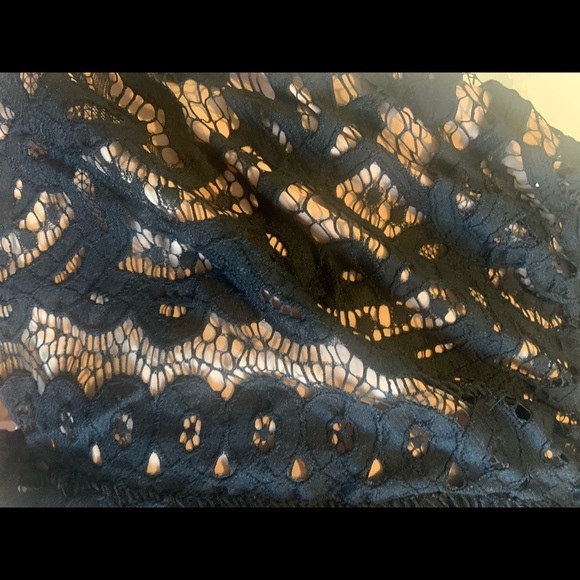 TOBI | Backless Lace Romper NWT - Picture 3 of 3